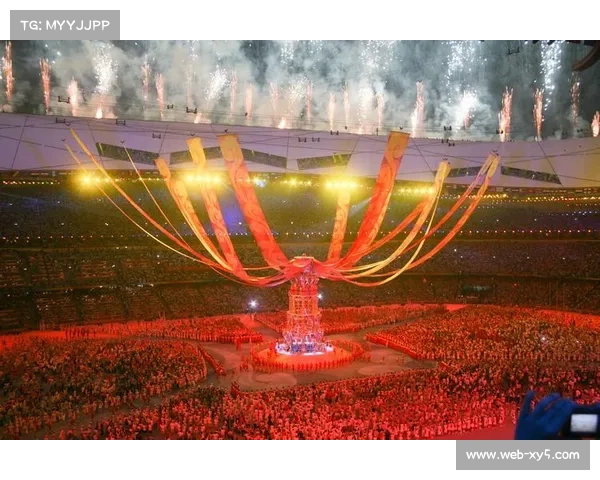 巴黎奥运会开幕式创新城市空间，蒙面火炬手穿越地标