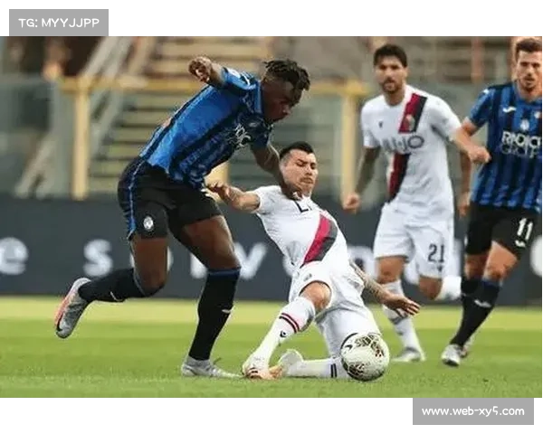 科莫主场球迷高歌助威，博洛尼亚门将斯科鲁普斯基伤愈扑救